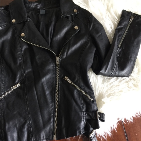 Forever 21 Jackets & Blazers - F21 Black Moto Jacket